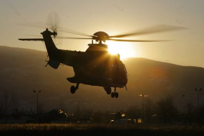 Военнослужещи и вертолет участваха в спасителната операция за пострадал парапланерист