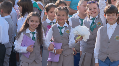 Новата учебна година започна за над 700 000 български ученици