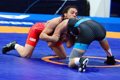 Мими Христова е четвъртфиналистка на световното по борба, Евелина Николова загуби и ще се надява на репешаж