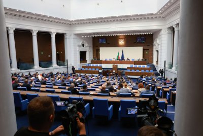 НА ЖИВО: Депутатите заседават извънредно, ще гласуват антикорупционния закон
