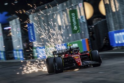Карлос Сайнц спечели квалификацията за Гран при на Сингапур