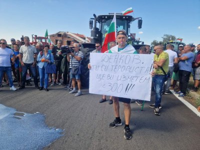 Земеделците протестираха на 45 точки в страната заради отпадналата забрана за украинското зърно (ОБЗОР)