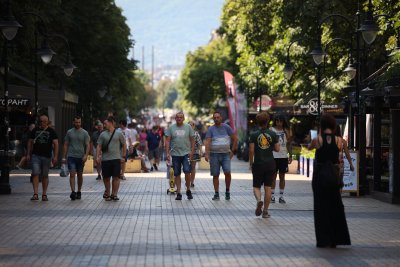 Средната работна заплата в България през второто тримесечие се е