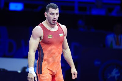 Натурализираният украински състезател Семен Новиков ще бъде единственият български представител