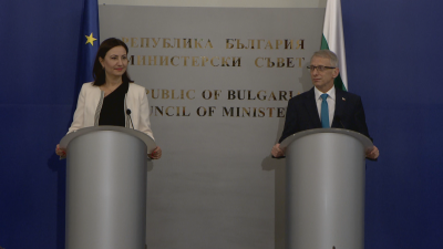 Министър председателят акад Николай Денков и вицепремиерът и министър на външните