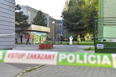 Един човек загина и четирима са ранени при стрелба в Братислава