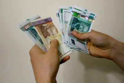 Полицаи разкриха измамна схема за теглене на пари от банкови сметки на възрастни хора