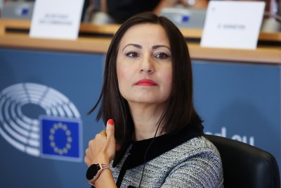 Първа визита: Еврокомисар Илиана Иванова идва в България