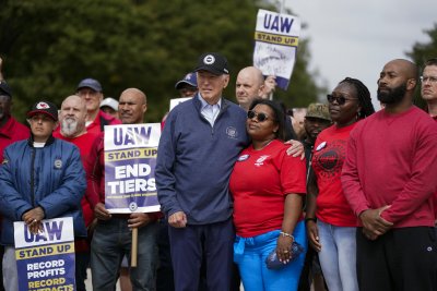Байдън се присъедини към стачкуващи работници от автоиндустрията в Мичигън