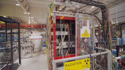 Експеримент на ЦЕРН: Материята и антиматерията се влияят еднакво от гравитацията
