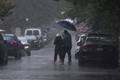 Проливни дъждове наводниха Ню Йорк, обявиха извънредно положение в града