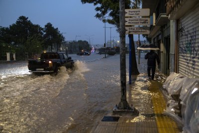 Бурята Елиас: Блокирани пътища и отново наводнения в Гърция