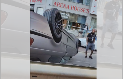 Кола се обърна по таван на "Симеоновско шосе" в София (ВИДЕО)