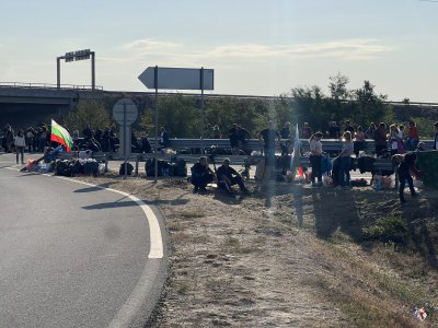 Протестиращите на автомагистрала Тракия енергетици и миньори ще изпратят представители