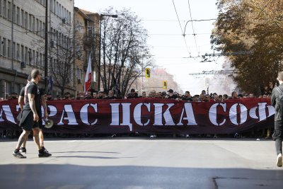 Феновете на ЦСКА тръгнаха на шествие към Националния стадион Васил