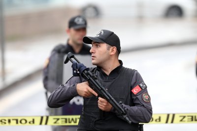 Турската полиция е задържала днес стотици заподозрени във връзки с