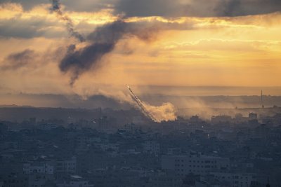 Армията на Израел започна контратерористична операция в Газа и обяви