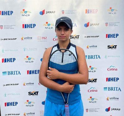 17-годишната Ива Иванова продължава успешната си серия на тенис турнира за жени в Шибеник (Хърватия)