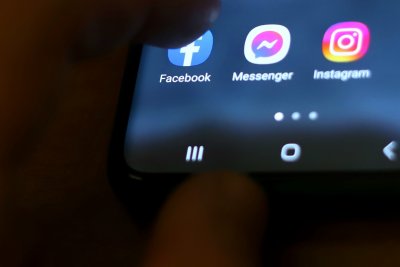 Деца под 16 години да не влизат в социалните мрежи без съгласие на родител обсъждат в Румъния
