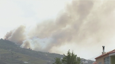 На испанския остров Тенерифе продължава борбата за овладяване на пожара