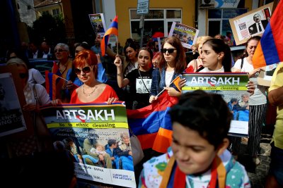 Представители на арменската общност у нас излязоха на протест в