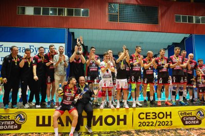 Волейболният шампион на България за изминалия сезон Нефтохимик 2010 Бургас