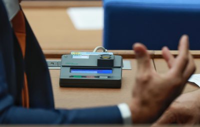 Депутатите разискват вота на недоверие срещу кабинета "Денков"