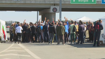 Ще бъде ли вдигната блокадата на АМ "Тракия" - протестиращите не могат да вземат решение