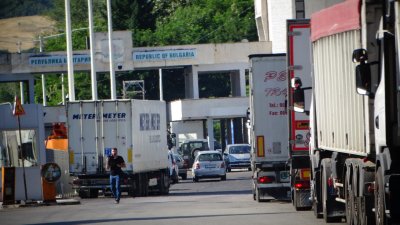 Трафикът на ГКПП Кулата от българска страна е нормален съобщиха