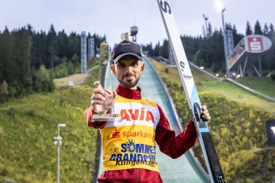 Шампионът в лятната верига по ски скокове Владимир Зографски благодари