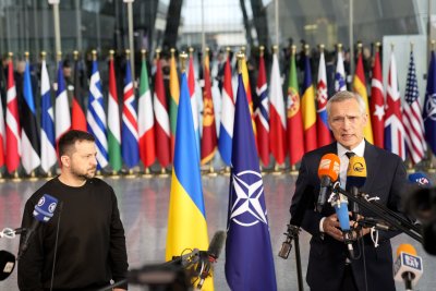Военните министри от НАТО обсъждат Близкия изток и Украйна