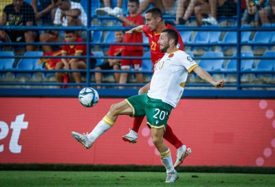Футболният национал Виктор Попов призна че голямата амбиция пред тима