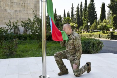 Aзербайджанското знаме вече се вее в столицата на Нагорни Карабах