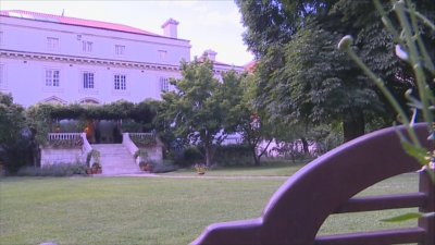 Кой е българинът, превърнал градината на британското посолство в "най-красивата в България"