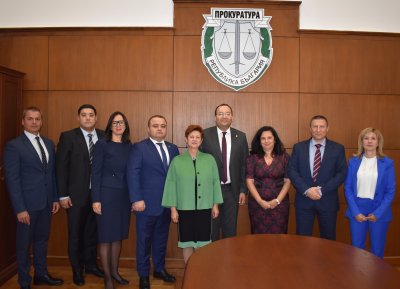 Изпълняващият функциите главен прокурор Борислав Сарафов проведе среща с представители