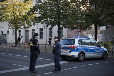 Нападнаха синагога в Берлин с коктейли "Молотов" (Снимки)