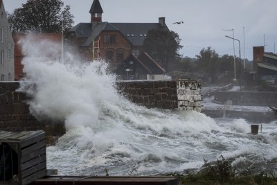 Бурята Бабет продължава да бушува в Северна Европа Засегнати са