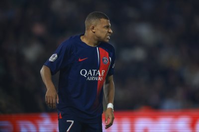 Мачовете от деветия кръг на френската Лига 1 ще започнат с минута мълчание