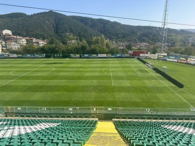 Пирин Бл се похвали с обновено тревно покритие на стадион "Христо Ботев"