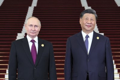 Владимир Путин пристигна в Пекин където се срещна с китайския