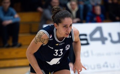 Карина Константинова блести за отбора на Валур в исландското баскетболно първенство
