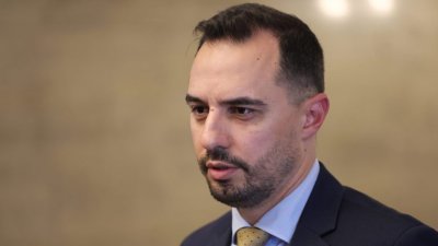 Министърът на икономиката и индустрията Богдан Богданов инициира среща с