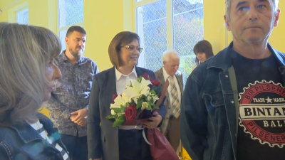 Лидерът на БСП Корнелия Нинова подаде своя вот в 25