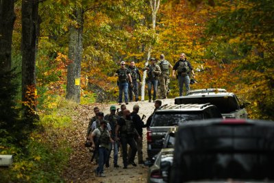 След трагедията в САЩ: Открит е мъртъв запозодреният за стрелбата в щата Мейн