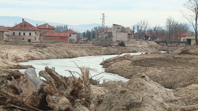 Започна възстановяването на разрушената инфраструктура в наводнените карловски села Богдан