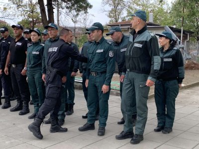Гранична полицайка се самопростреля при гонка с мигранти