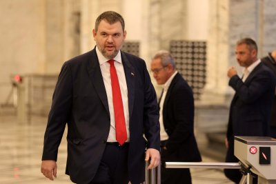 Делян Пеевски поиска премиерът да докладва писмено на парламента казуса "Лукойл"