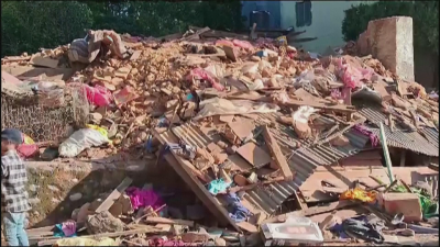 128 жертви на силно земетресение в Непал Ранените са десетки