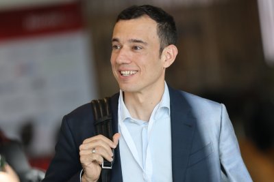 Новоизбраният кмет на София Васил Терзиев дава изявление след участието