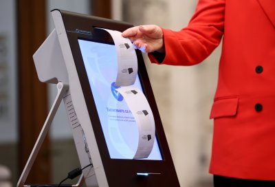 Централната избирателна комисия дава брифинг за изборния ден Гледайте на живо